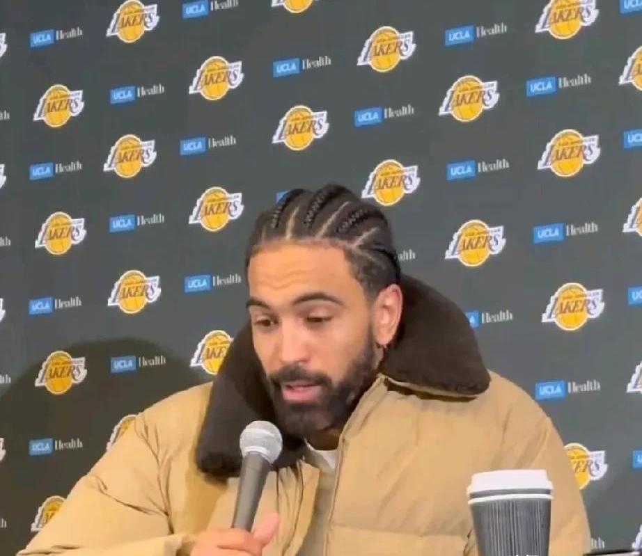 Doinb迎来五赛季出色发挥，澳大利亚队观众热烈欢呼！-爱游戏游戏平台